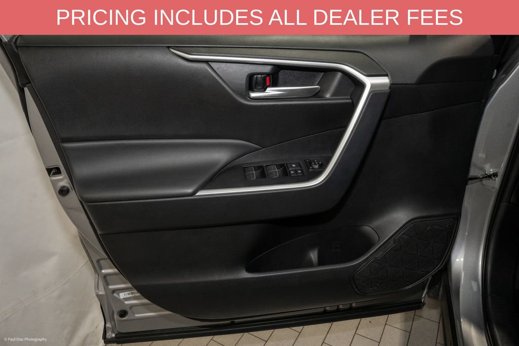 Used 2025 Toyota RAV4 XLE FWD image 11