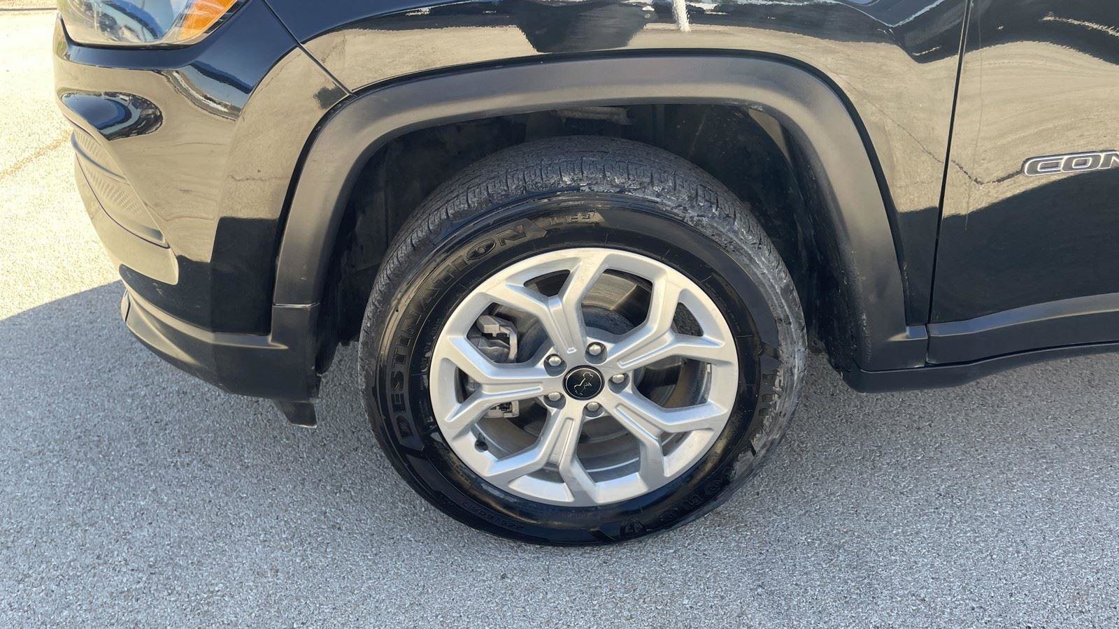 Used 2025 Jeep Compass Sport image 34