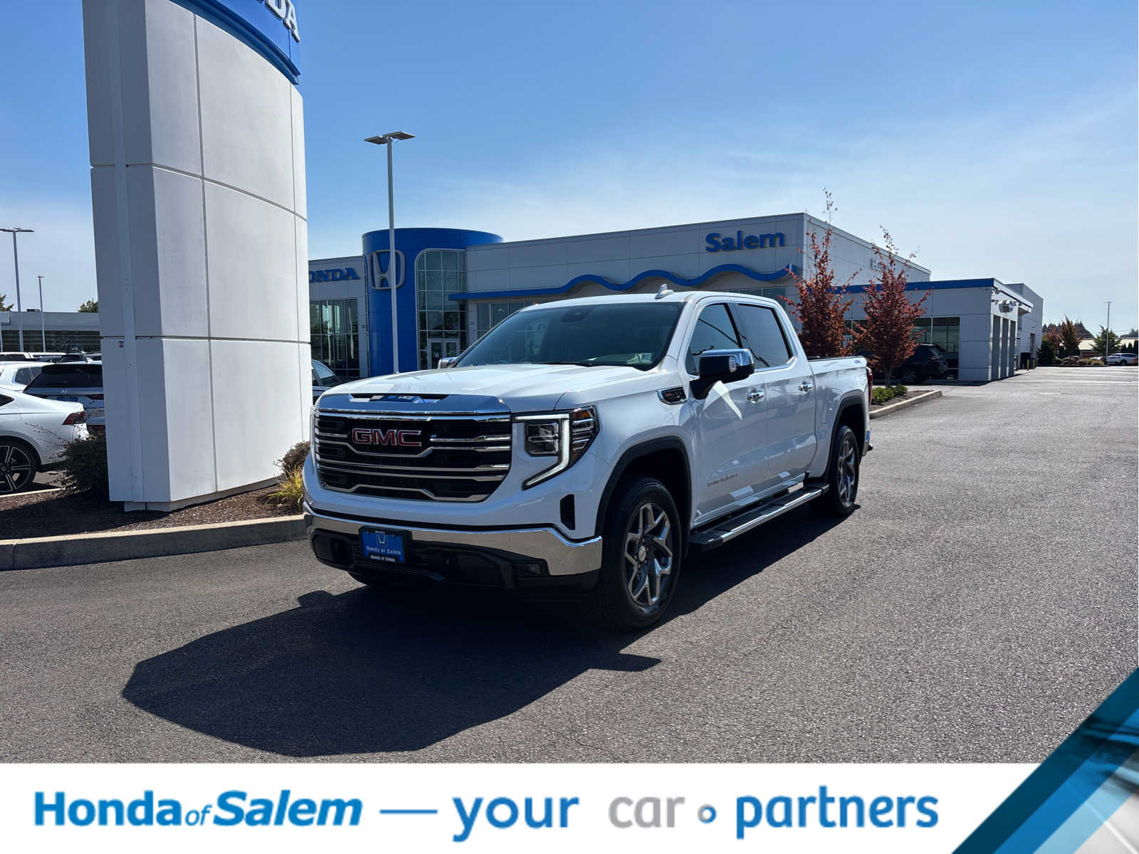 Used 2026 GMC Sierra 1500 SLT w/ SLT Premium Package AWD/4WD image 1