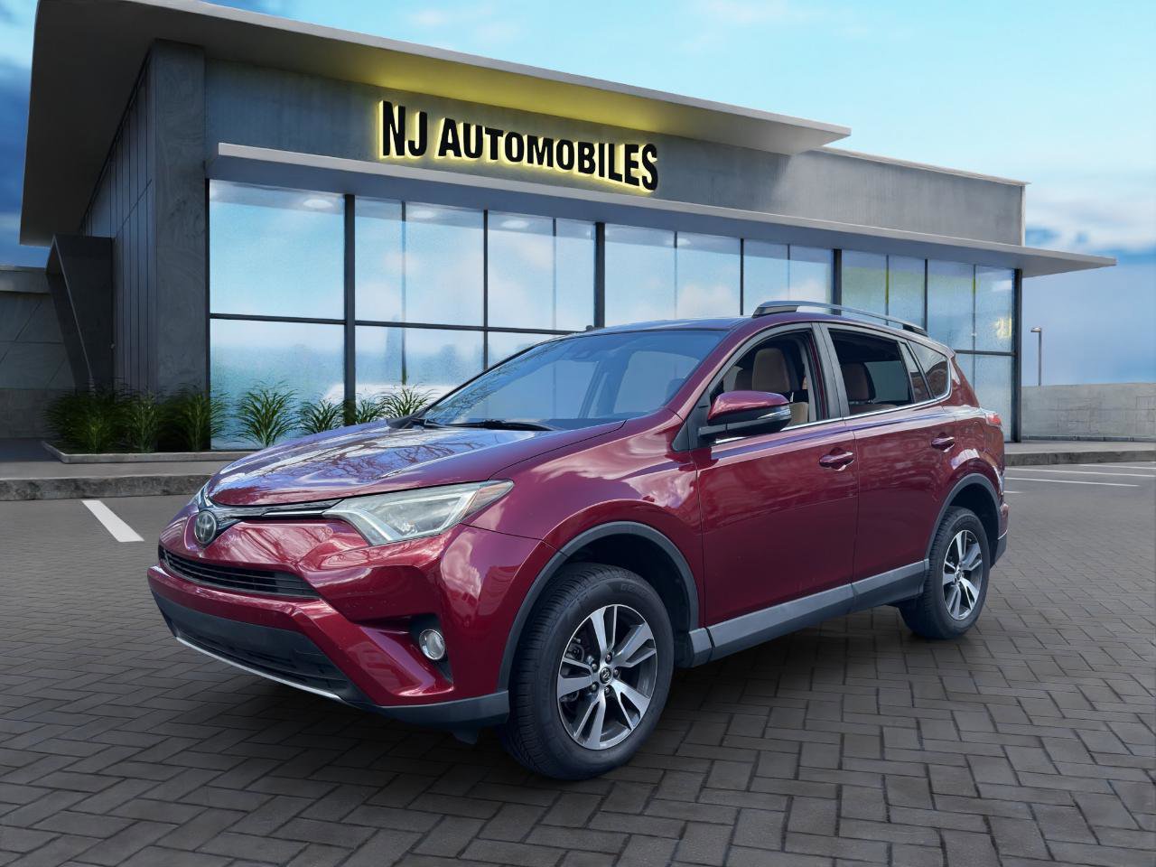 Used 2018 Toyota RAV4 XLE FWD image 3