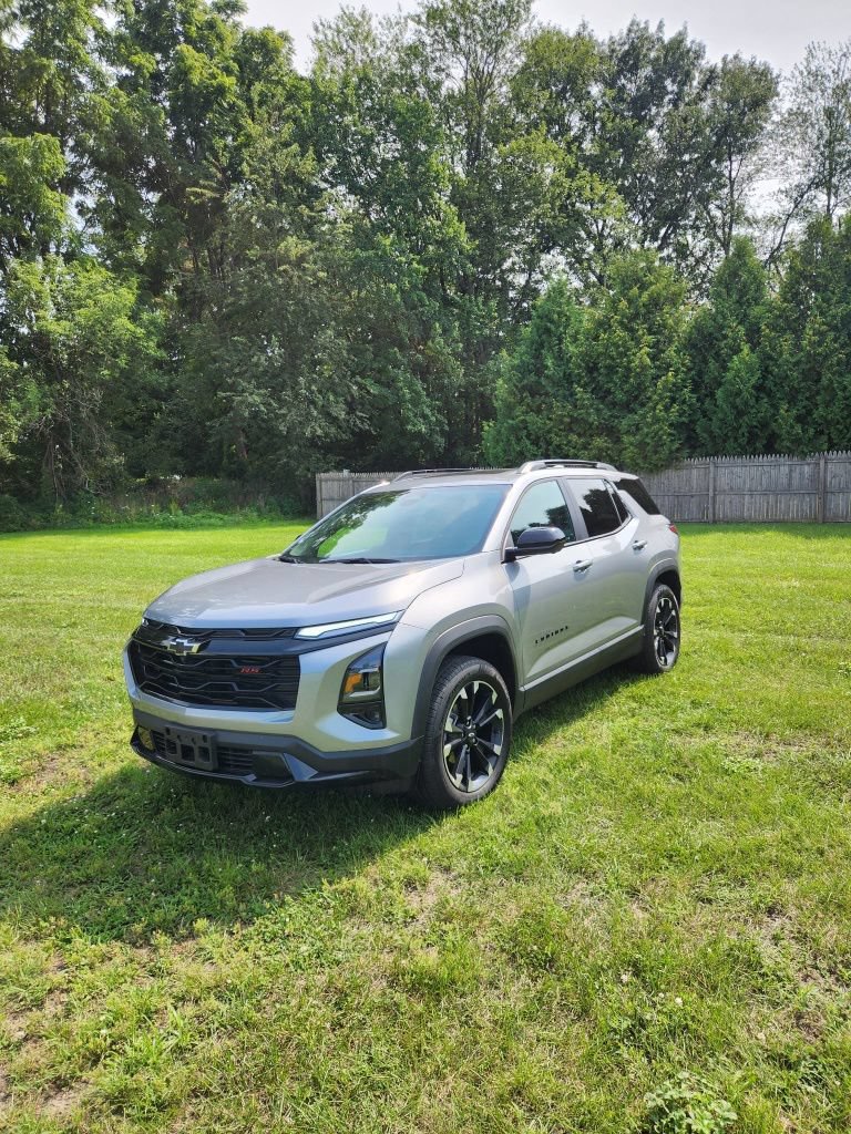 Used 2025 Chevrolet Equinox RS w/ Safety and Technology Package AWD/4WD image 3