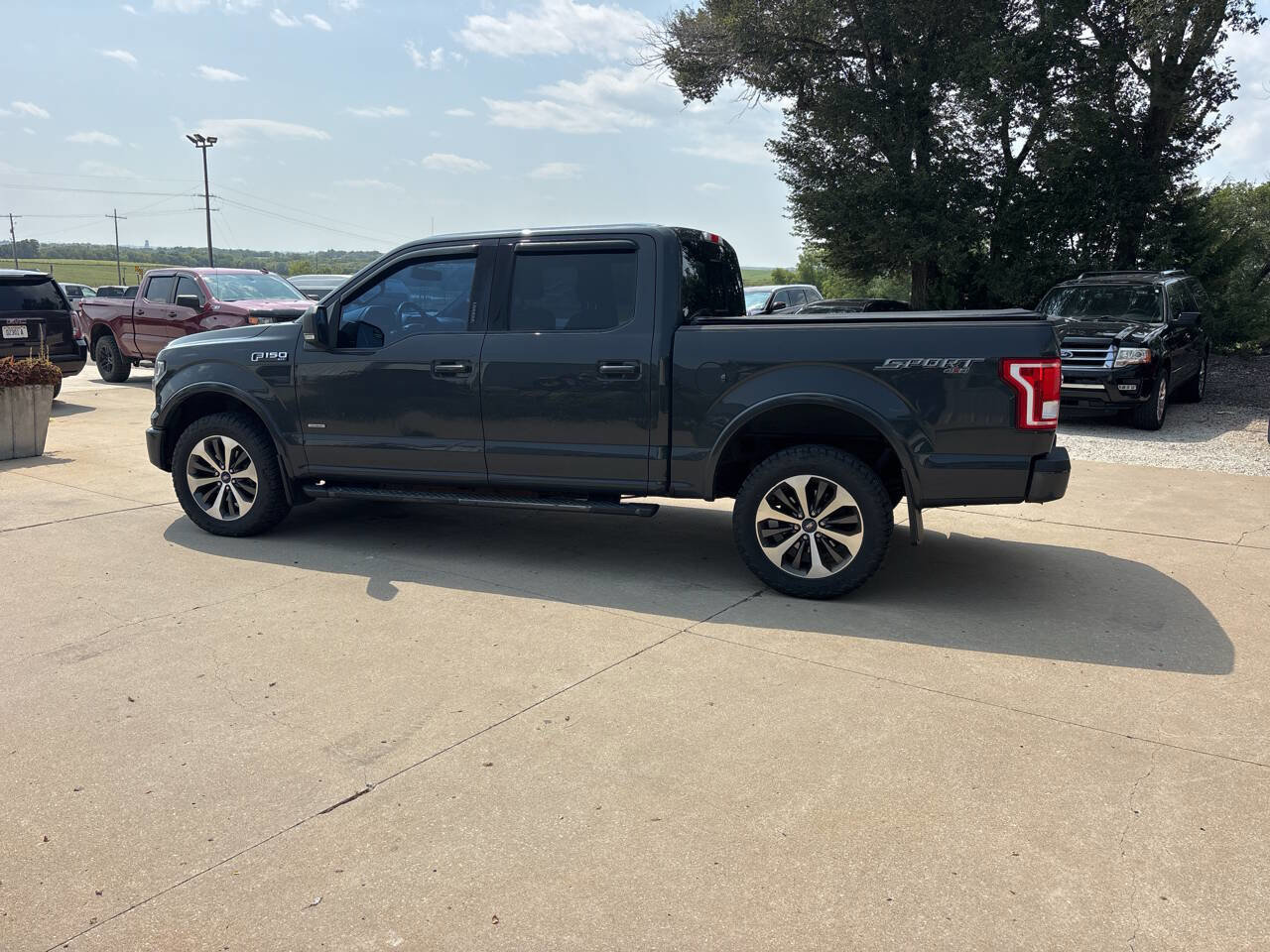 Used 2016 Ford F150 XLT w/ Equipment Group 302A Luxury image 4