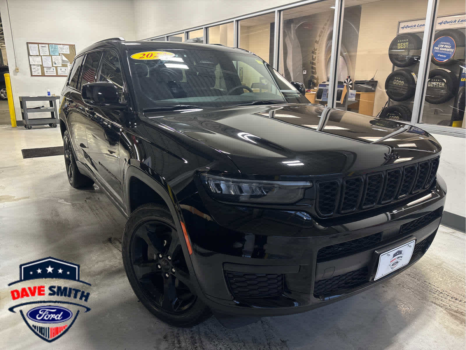 Used 2023 Jeep Grand Cherokee L Laredo image 1