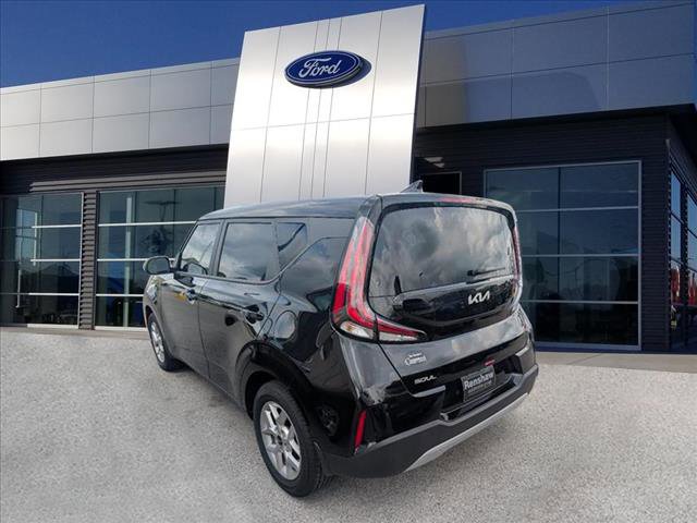 Used 2025 Kia Soul LX w/ LX Technology Package image 3