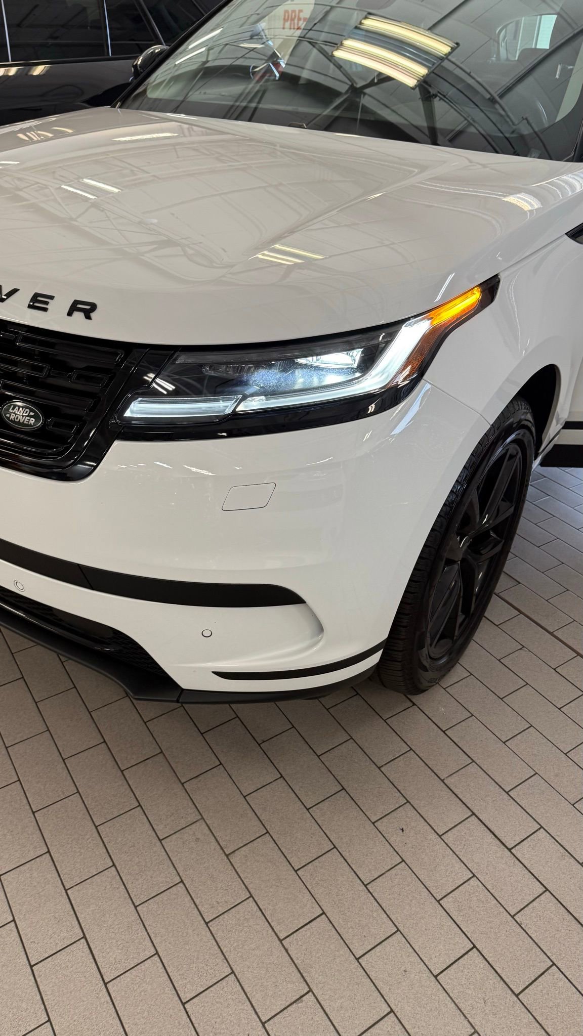 Used 2024 Land Rover Range Rover Velar S image 57