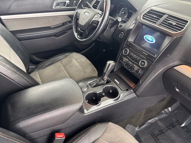 Used 2017 Ford Explorer XLT w/ Equipment Group 202A AWD/4WD image 21