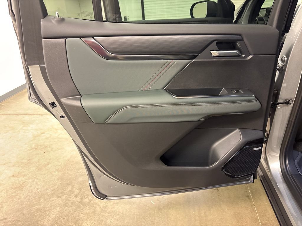 New 2026 GMC Acadia AT4 w/ Luxury Package AWD/4WD image 31