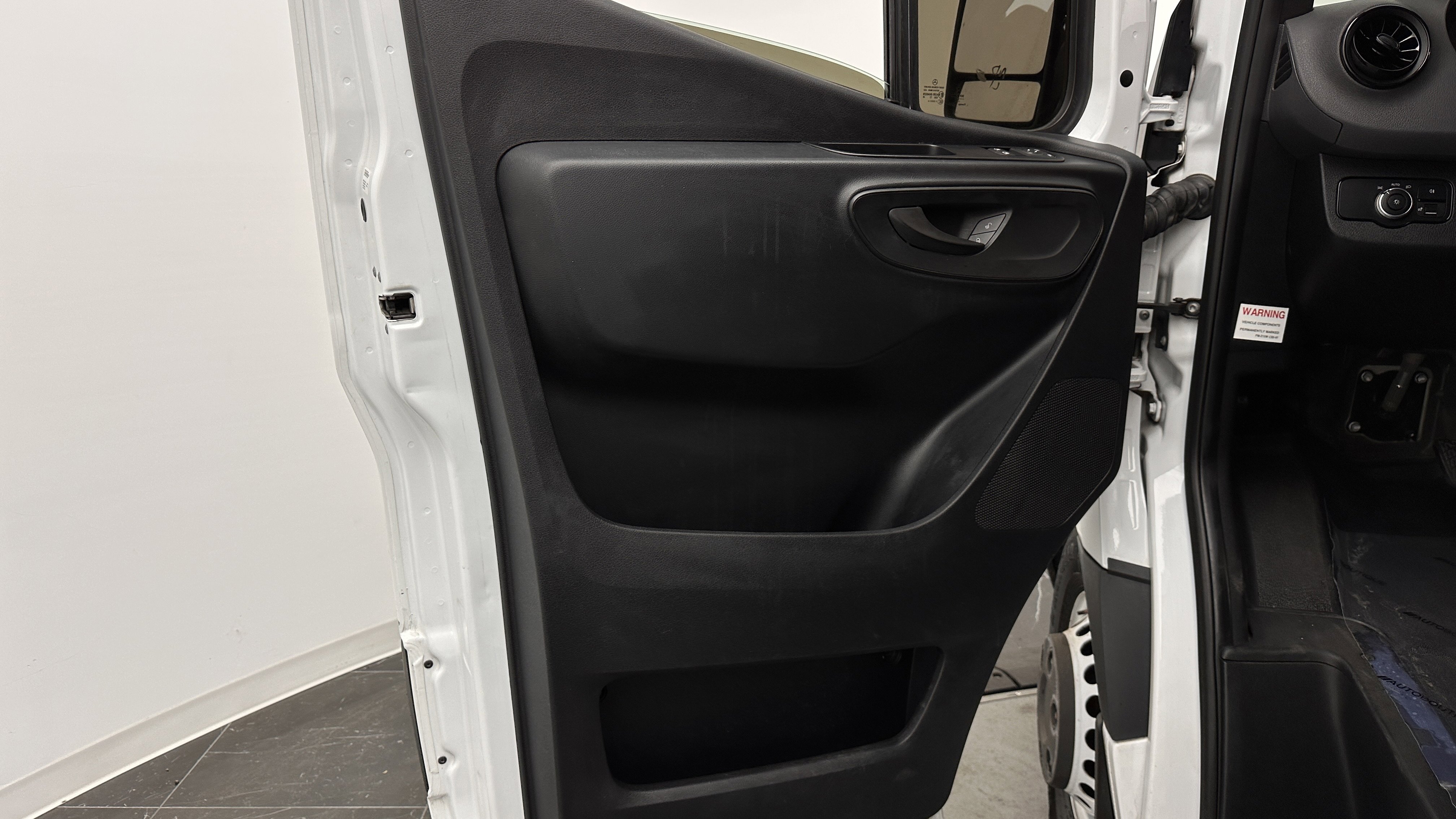 Used 2020 Freightliner Sprinter 3500 image 8