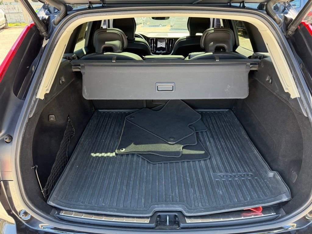 Used 2020 Volvo XC60 T5 Momentum image 39