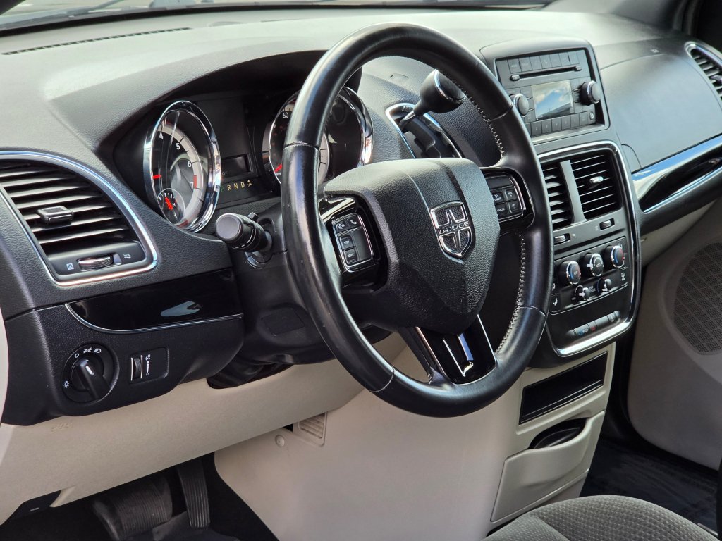 Used 2016 Dodge Grand Caravan SE FWD image 20