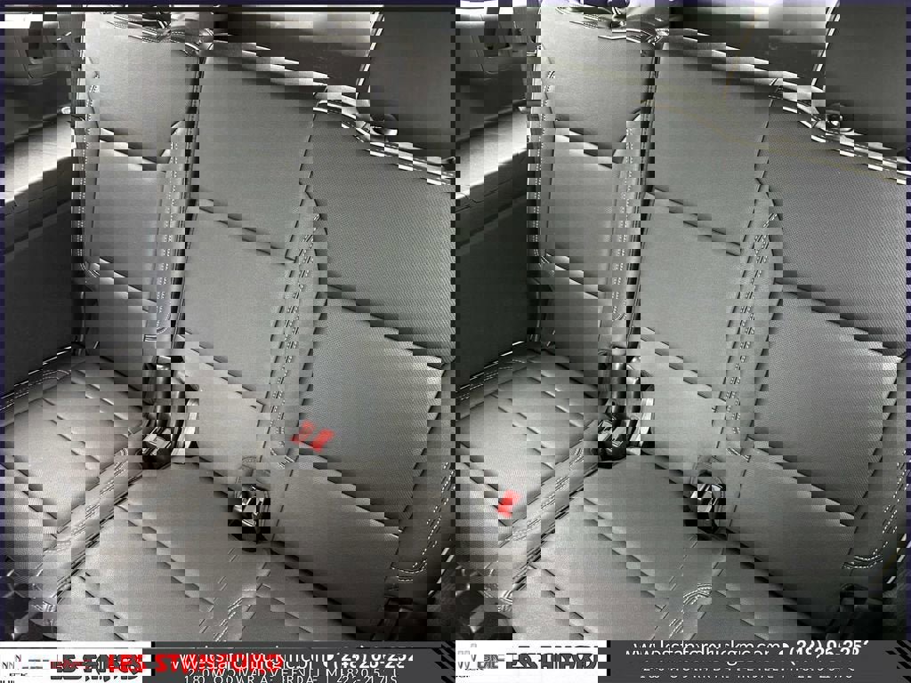 Used 2023 GMC Yukon XL SLT AWD/4WD image 14