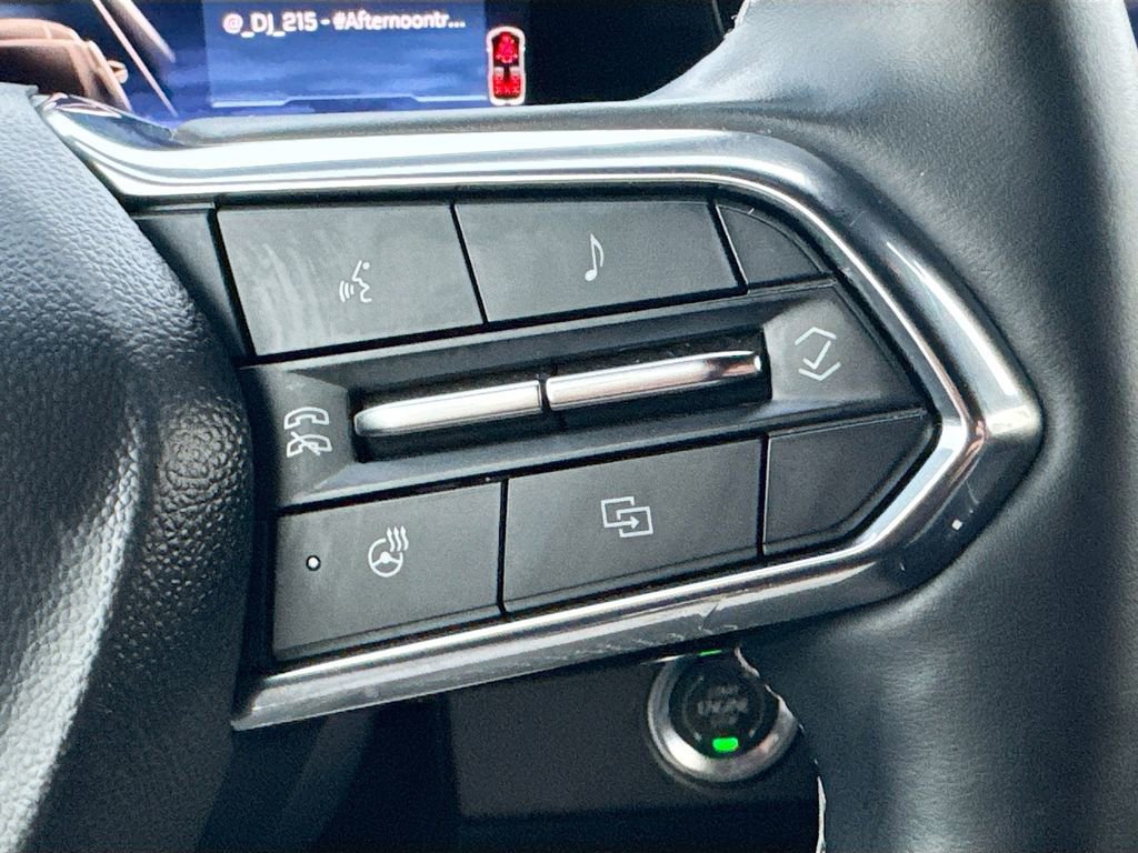 Used 2025 Chevrolet Traverse LT image 11