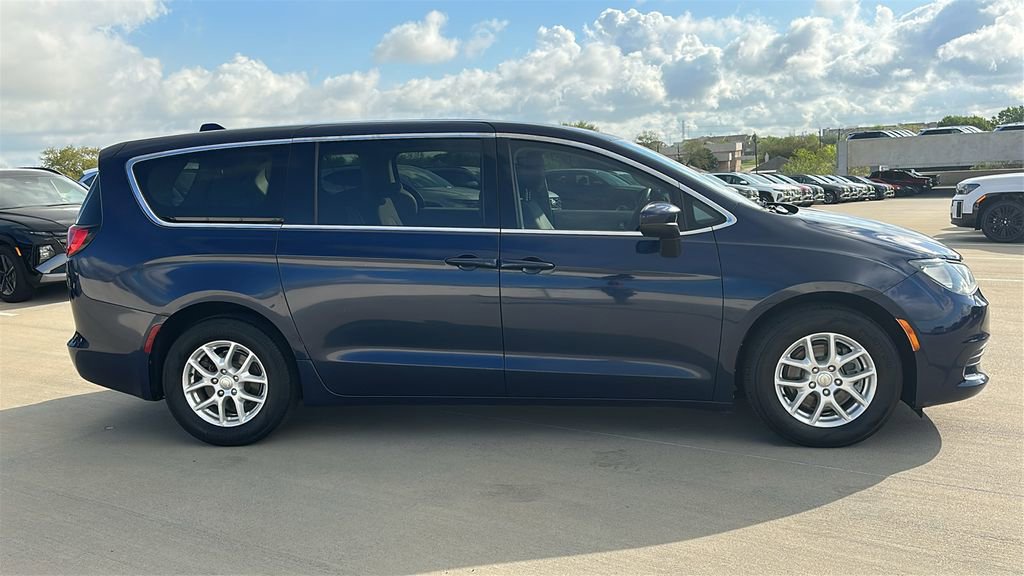 Used 2017 Chrysler Pacifica LX image 13