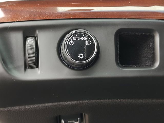 Used 2019 Cadillac Escalade Premium Luxury RWD image 34