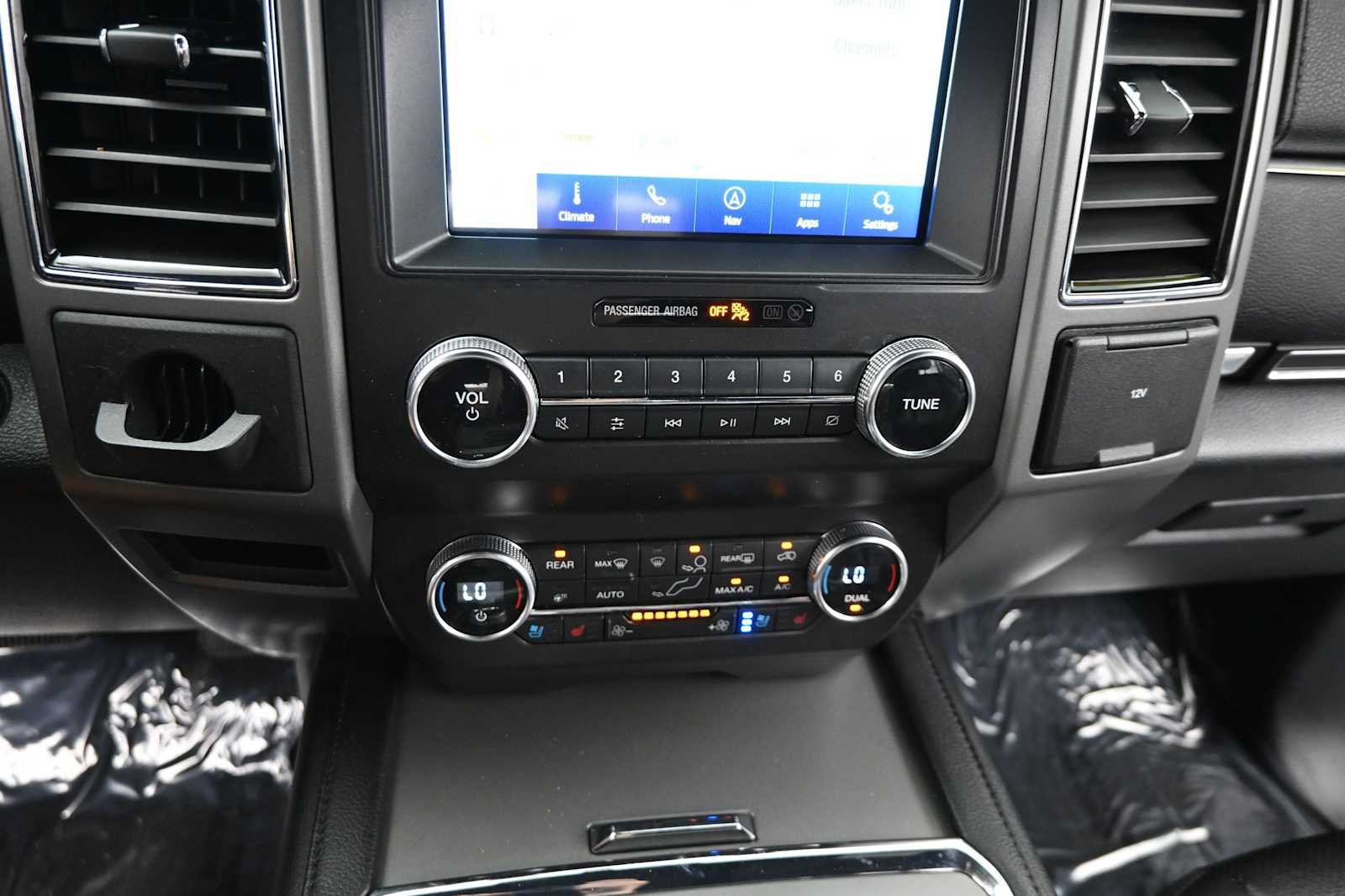 Used 2020 Ford Expedition XLT w/ Equipment Group 202A AWD/4WD image 20