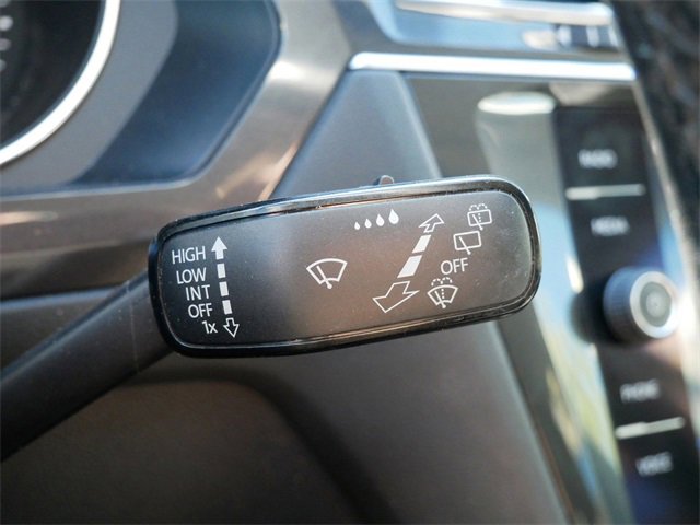 Used 2018 Volkswagen Tiguan SE w/ Panoramic Sunroof Package image 25