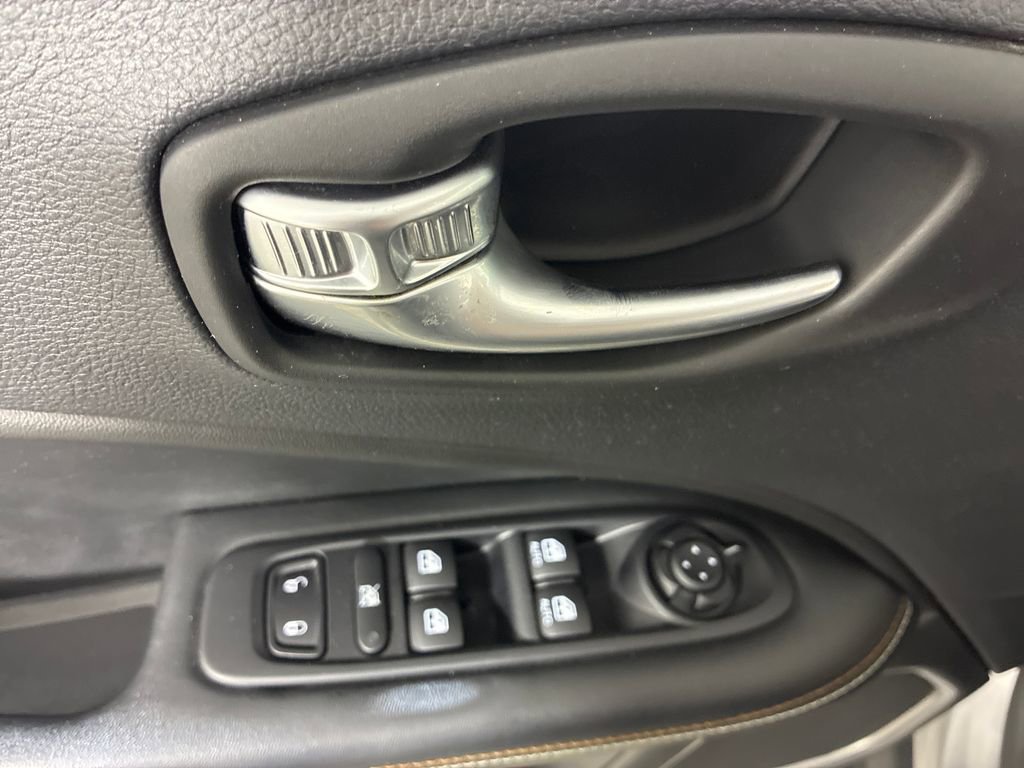 Used 2020 Jeep Compass Latitude image 12