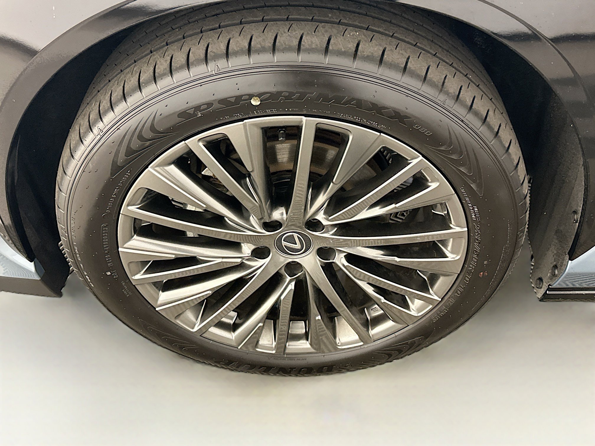 Used 2023 Lexus RZ 450e Premium w/ Accessory Package (2T) image 11