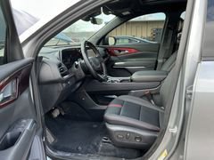 Used 2024 Chevrolet Traverse RS w/ LPO, Floor Liner Package FWD image 9