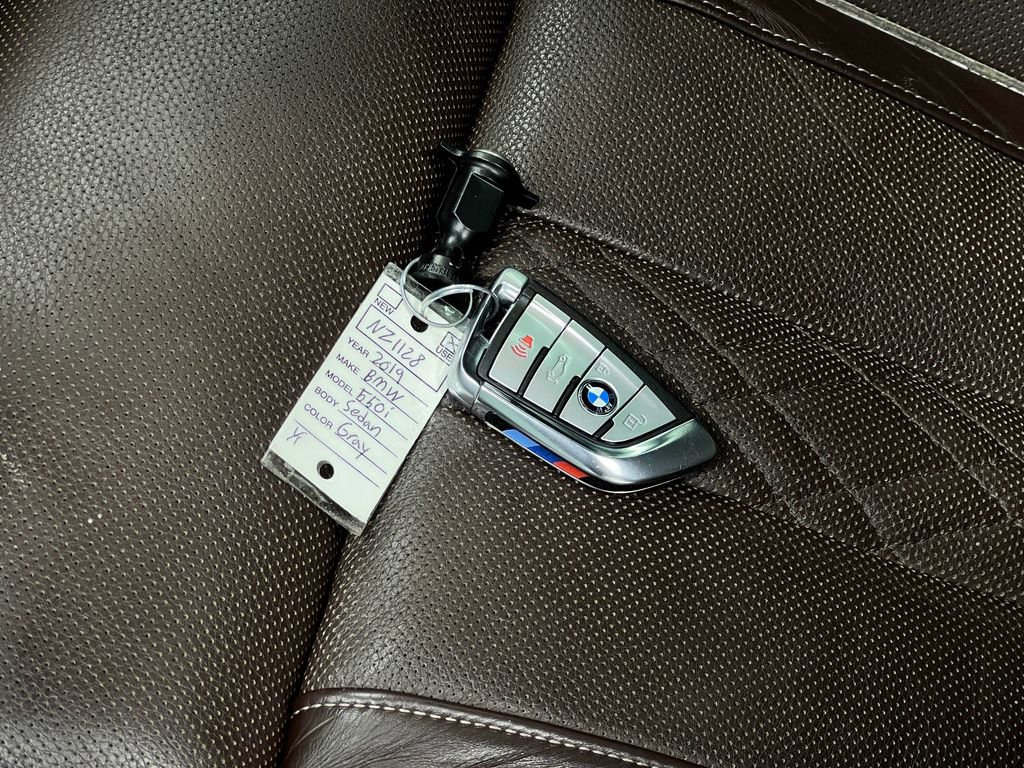 Used 2019 BMW M550i xDrive image 39