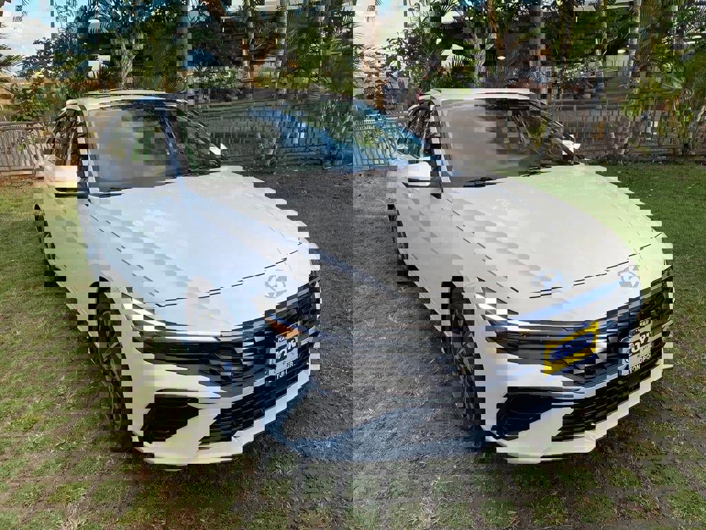 New 2025 Hyundai Elantra SEL image 1