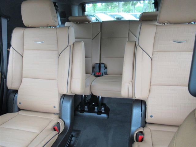 New 2026 Cadillac Escalade Luxury w/ LPO, Radiant Package AWD/4WD image 31