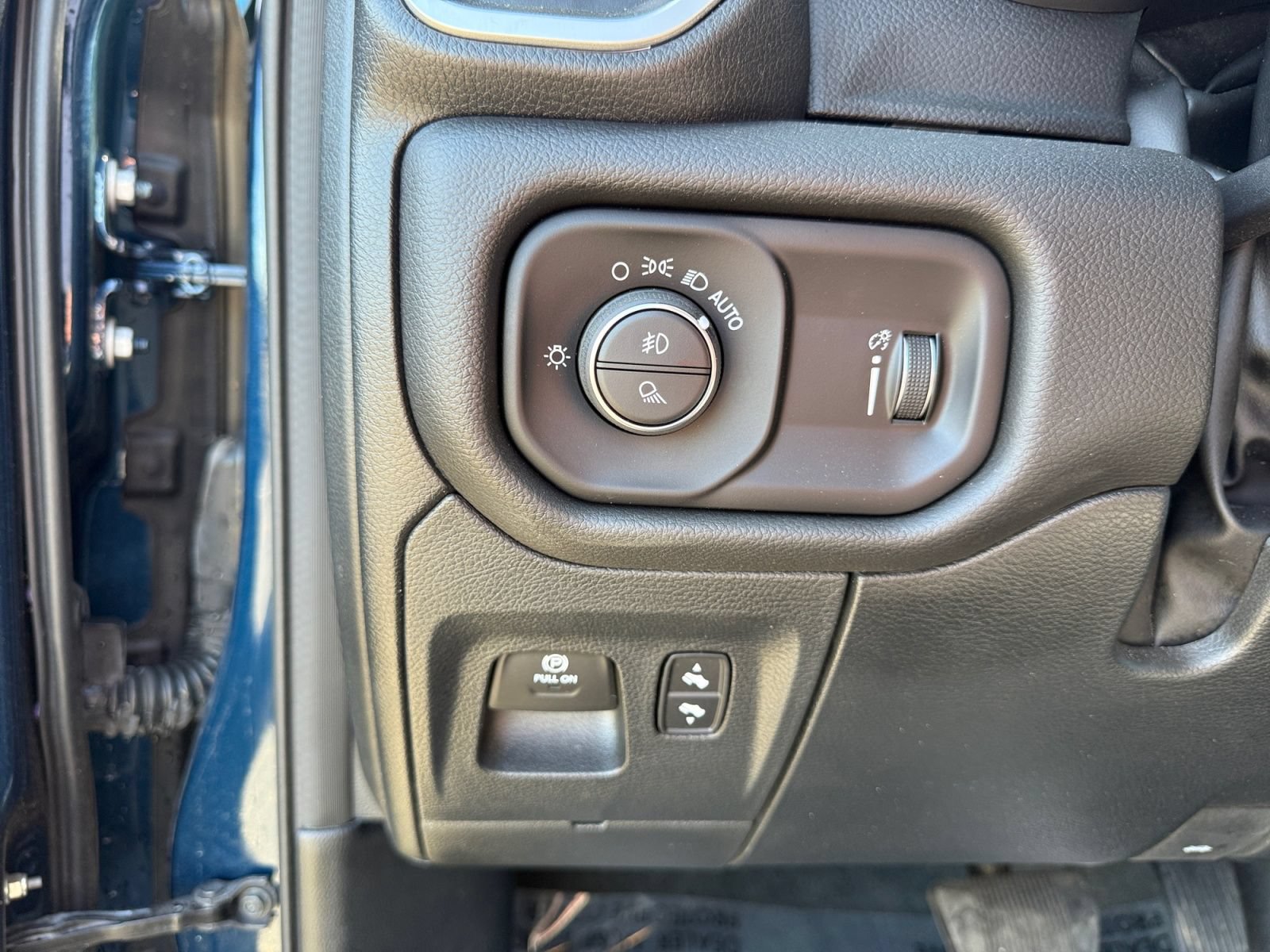Used 2023 RAM 1500 Big Horn AWD/4WD image 25