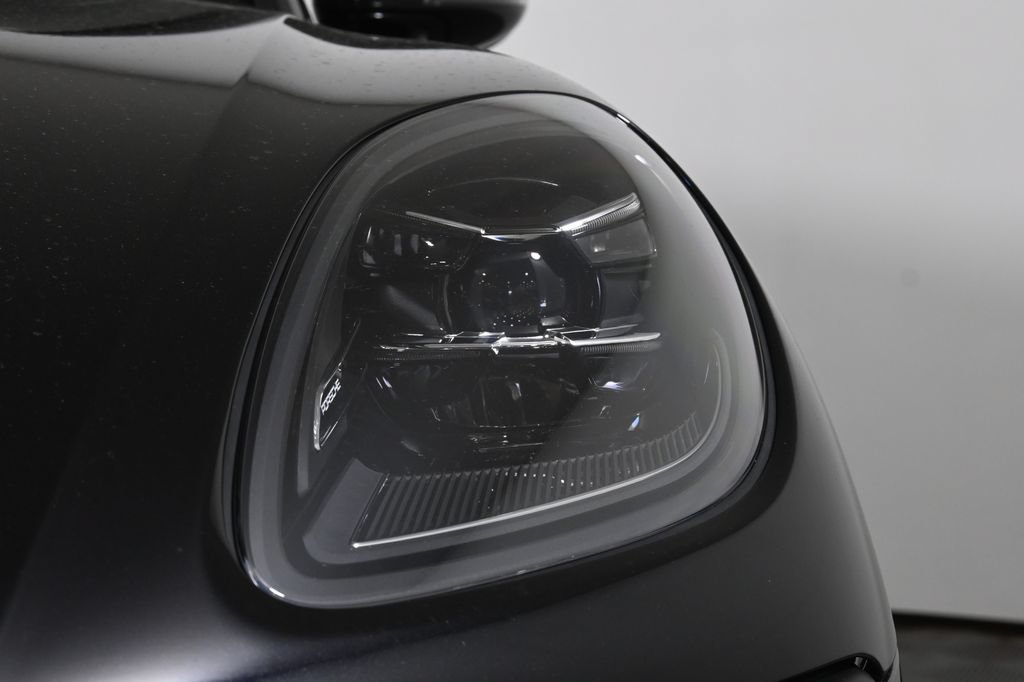 Used 2025 Porsche Macan S AWD/4WD image 11