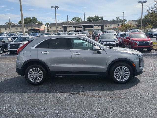Used 2024 Cadillac XT4 Luxury w/ Cold Weather Package FWD image 5