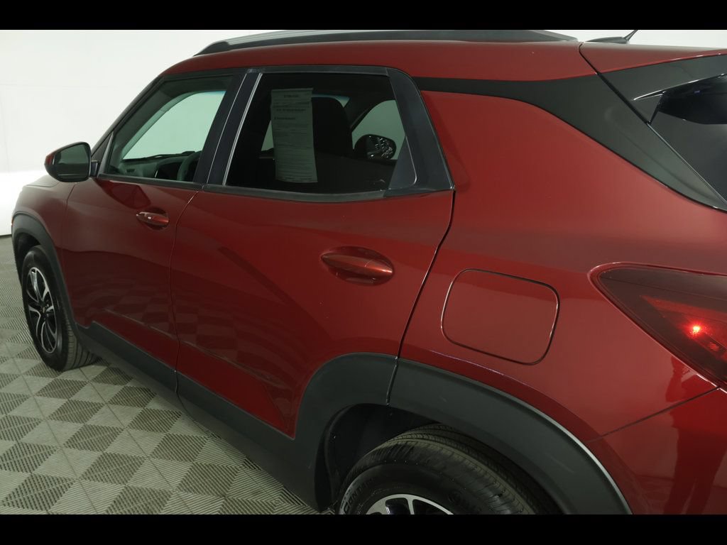 Used 2025 Chevrolet TrailBlazer LT FWD image 16