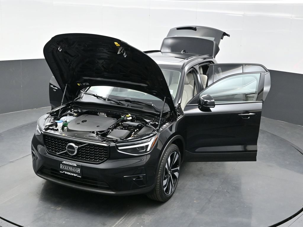 Used 2025 Volvo XC40 B5 Ultra image 39