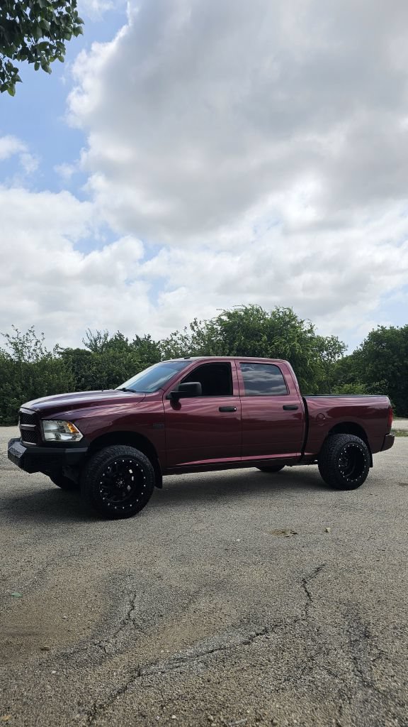 Used 2017 RAM 1500 Express AWD/4WD image 1