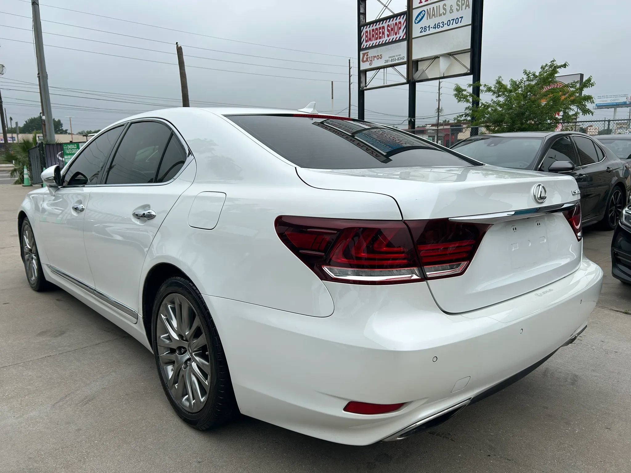 Used 2013 Lexus LS 460 w/ Comfort Pkg RWD image 3