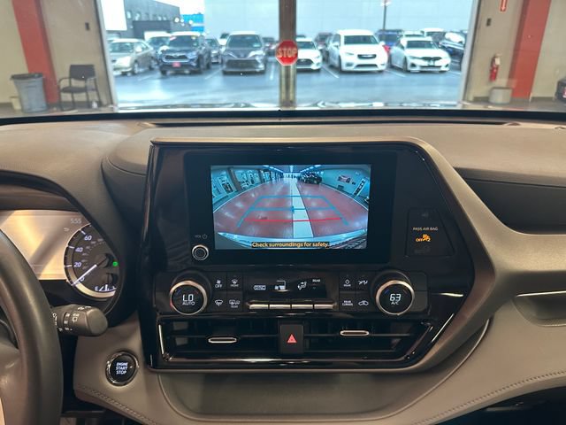 Used 2023 Toyota Highlander LE AWD/4WD image 22