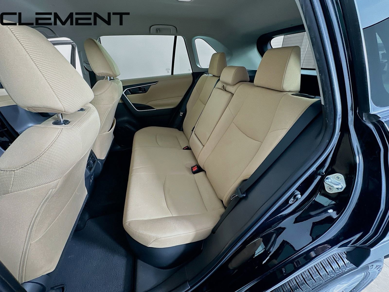 Used 2022 Toyota RAV4 LE image 29