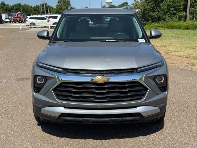 Used 2024 Chevrolet TrailBlazer LT w/ Convenience Package AWD/4WD image 2