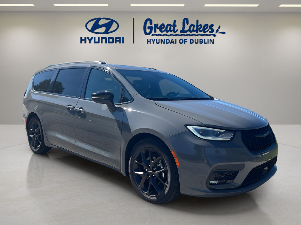 Used 2025 Chrysler Pacifica Limited FWD image 7