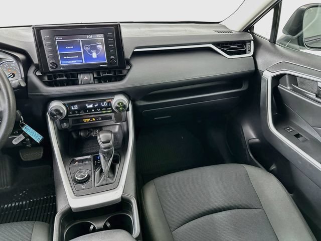 Used 2021 Toyota RAV4 LE AWD/4WD image 21