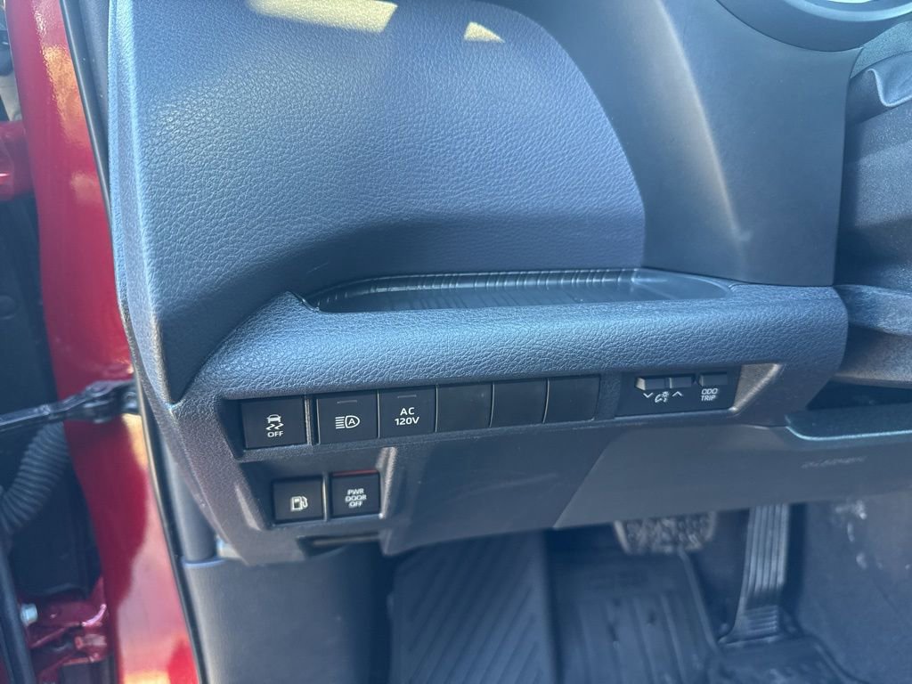 Used 2022 Toyota Sienna XSE image 55