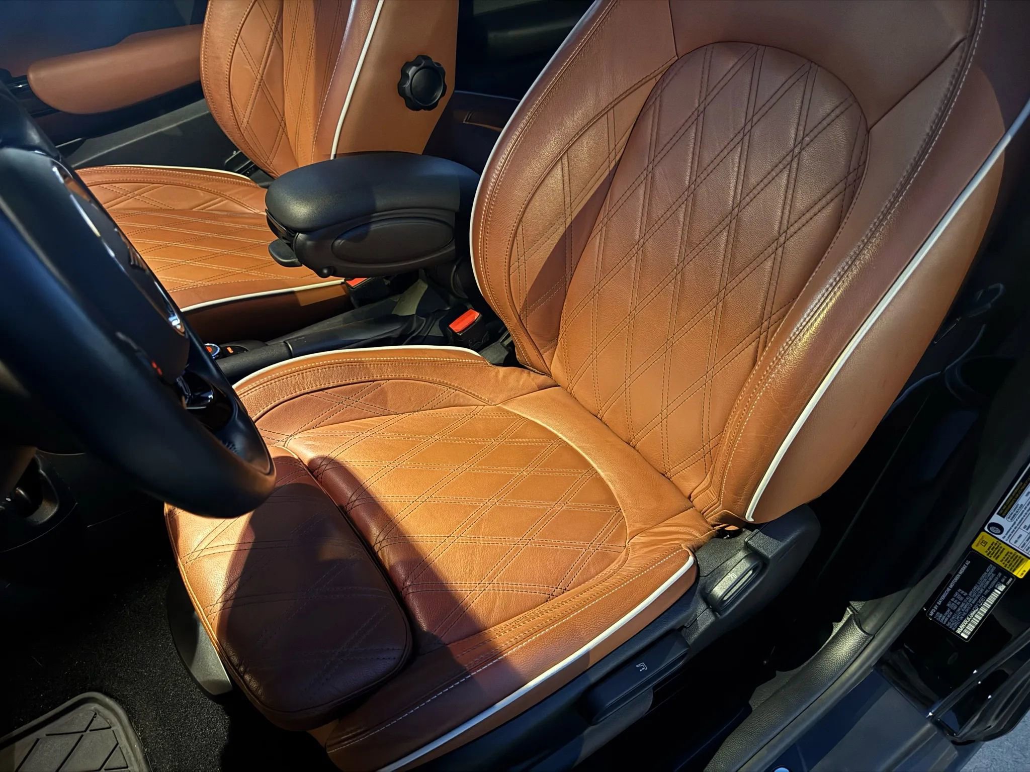 Used 2021 MINI Cooper 2-Door Hardtop w/ Signature Upholstery Package image 30