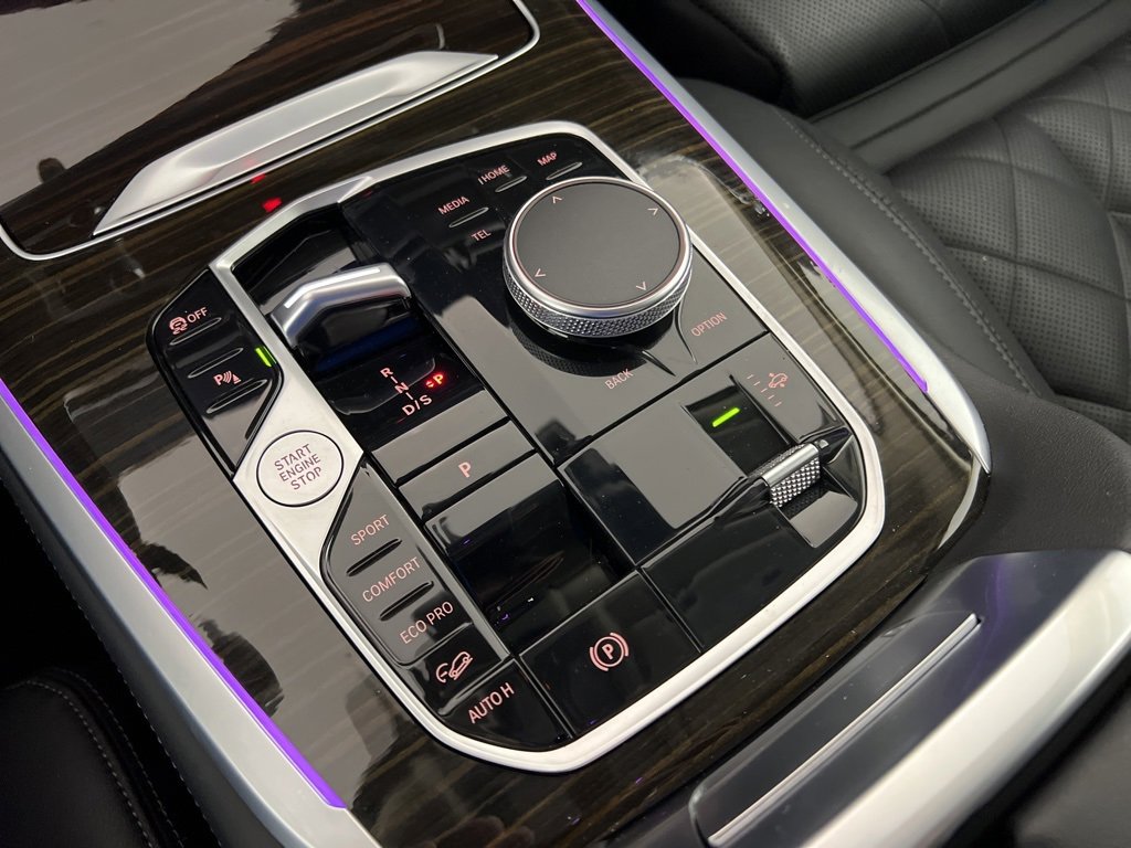 Used 2024 BMW X7 xDrive40i w/ Premium Package image 21