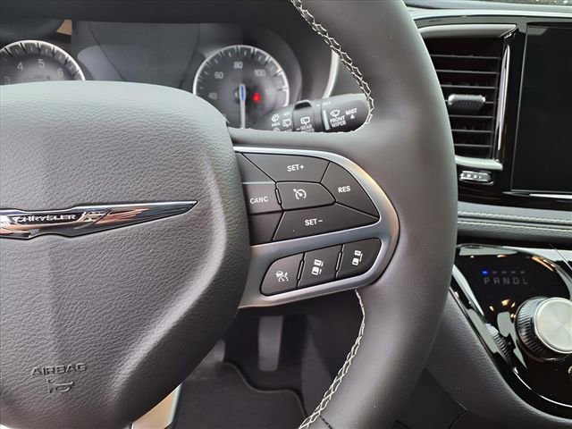 New 2026 Chrysler Pacifica Select FWD image 22