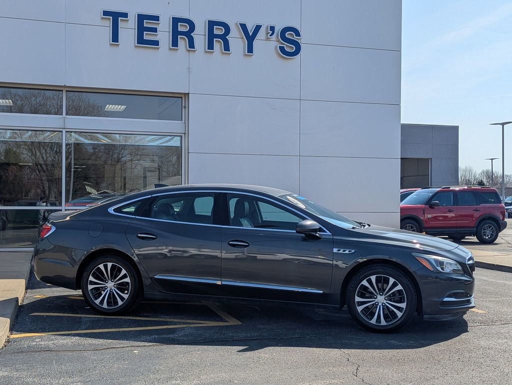 Used 2017 Buick LaCrosse Essence image 2