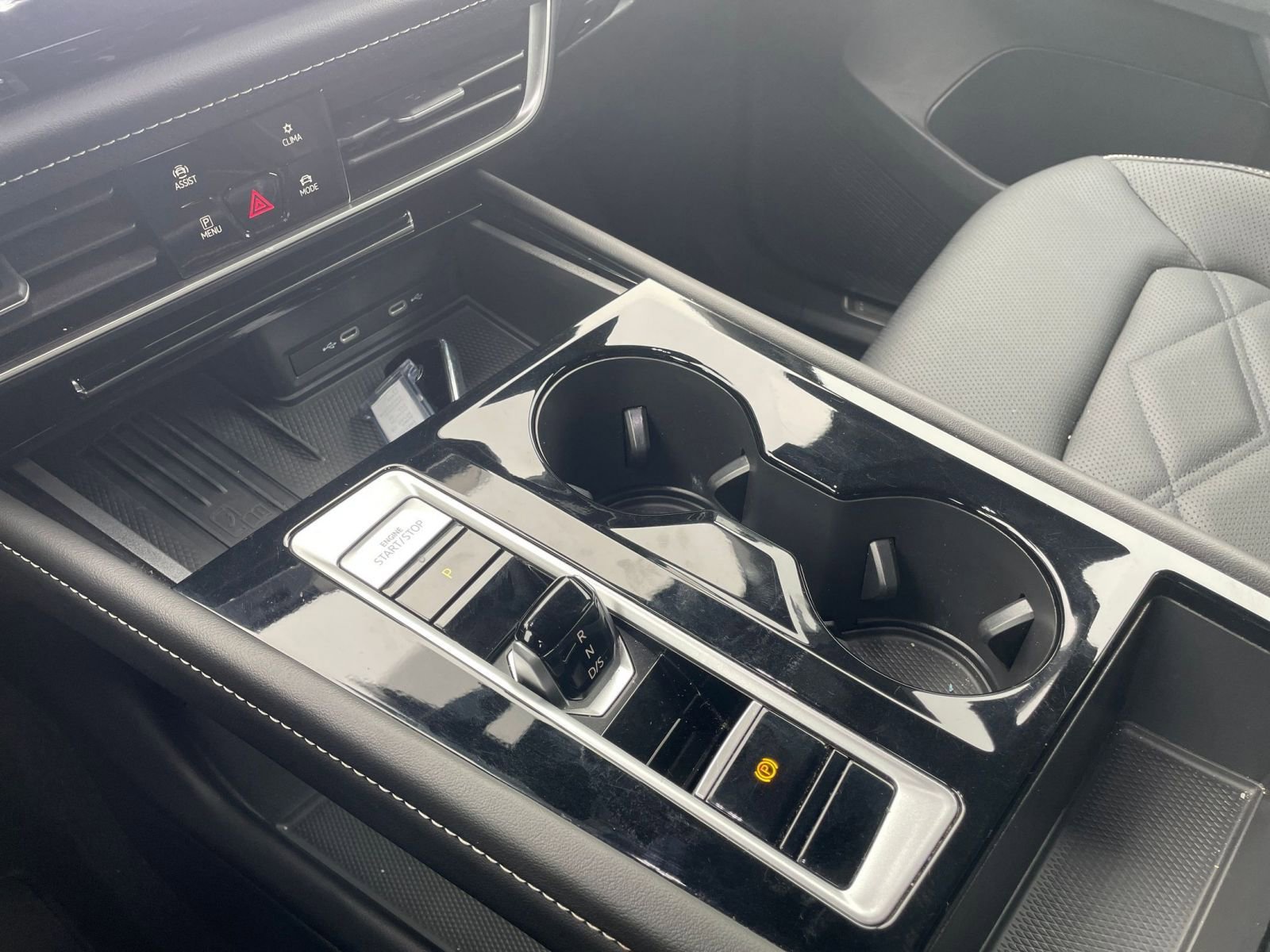 Used 2025 Volkswagen Atlas Cross Sport SE image 41