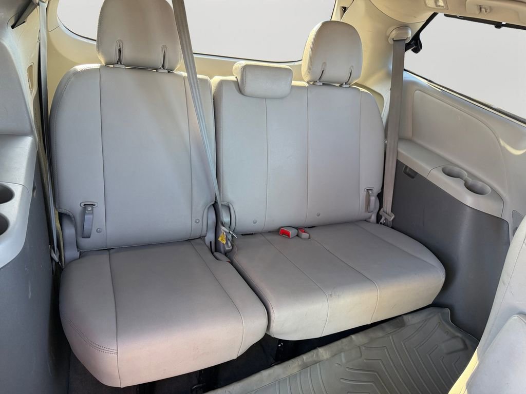 Used 2016 Toyota Sienna XLE Premium w/ Protection Package image 9