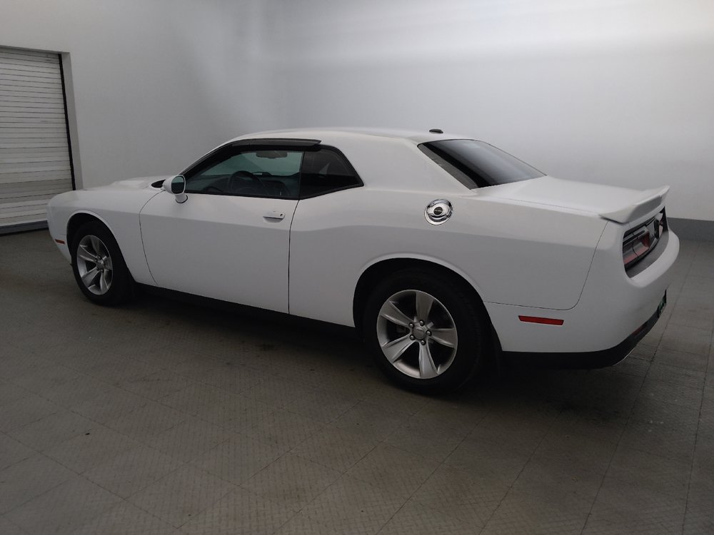 Used 2021 Dodge Challenger SXT w/ Driver Convenience Group RWD image 3