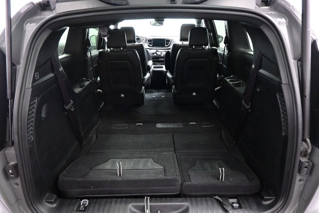 Used 2025 Chrysler Pacifica Select FWD image 40