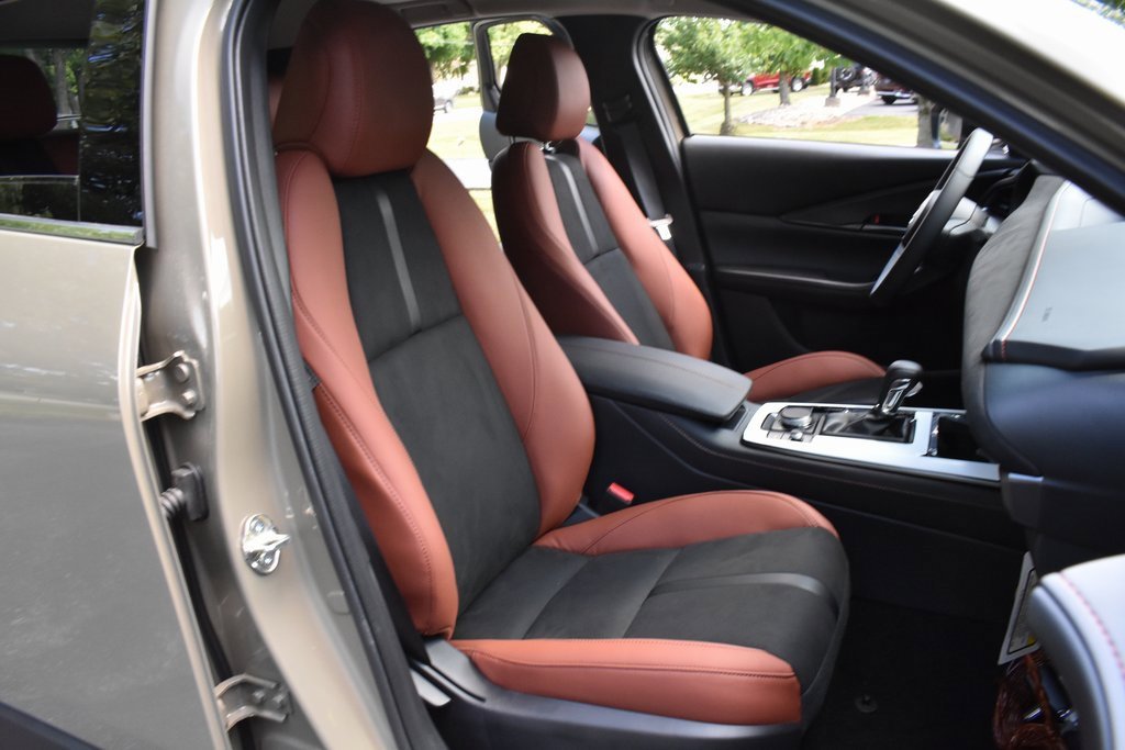 New 2025 MAZDA CX-30 Carbon image 24