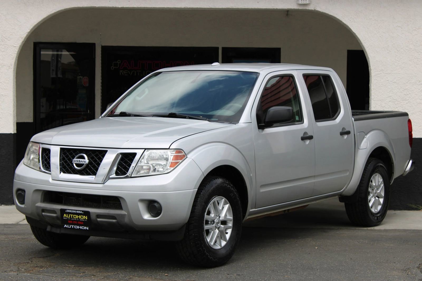 Used 2014 Nissan Frontier SV image 1