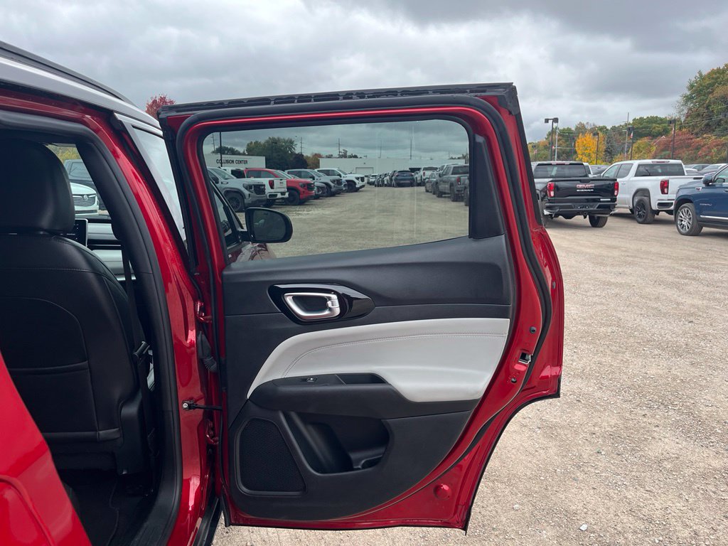 Used 2025 Jeep Compass Limited AWD/4WD image 30